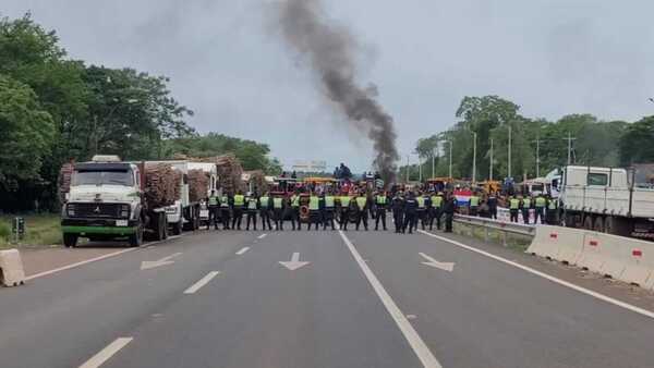 Cierre indefinido de ruta en Oviedo: Tensión crece por falta de respuesta a cañicultores