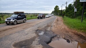 Denuncian que ruta D025, que une Luque y Mariano, está en calamitoso estado