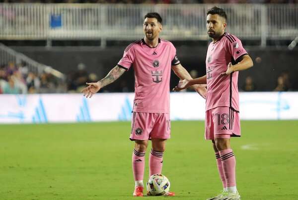 Messi reacciona a la retirada de Jordi Alba - Fútbol Internacional - ABC Color