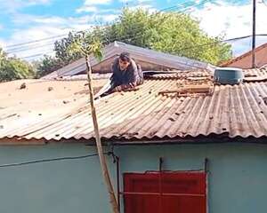 Video: estaba robando en una iglesia y quedó atrapado en el techo - Policiales - ABC Color