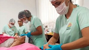 Realizan campaña contra el cáncer de mama con belleza y mimos para ellas