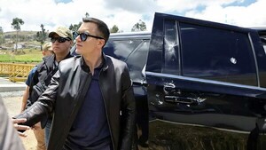 Presidente de Ecuador escapa ileso de un ataque a balazos