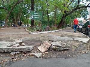 Asunción: Las 5 plazas céntricas más destruidas que entregó Nenecho - Nacionales - ABC Color