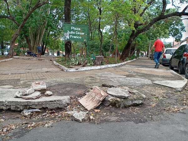 Asunción: Las 5 plazas céntricas más destruidas que entregó Nenecho - Nacionales - ABC Color
