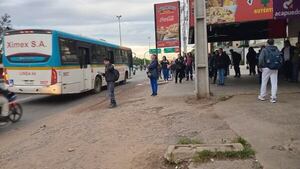 Pasajeros exigen mayor frecuencia y calidad de buses  - Nacionales - ABC Color