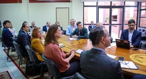 Misión comercial neerlandesa explora oportunidades en el sector logístico naviero local
