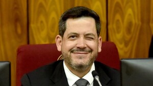 Éxodo masivo de diputados: ¿A qué fueron con Raúl Latorre a Taiwán?