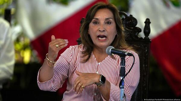 Gobierno peruano acusa a la prensa de ejercer "violencia verbal" contra la presidenta Boluarte