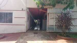 Incendio en inquilinato de Encarnación genera alarma: mujer despierta a tiempo y bomberos evitan tragedia