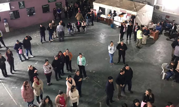 Funcionarios toman la Municipalidad de Lambaré para impedir que Arévalo jure como concejal - OviedoPress