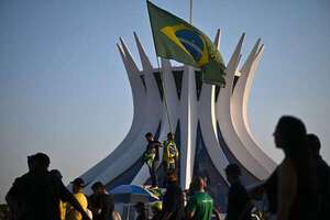 Multitud reclama en Brasilia una  amnistía para el expresidente Bolsonaro - Mundo - ABC Color