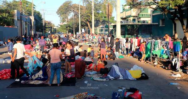 La Nación / Vecinos se manifiestan en contra de la reapertura del Indi en Asunción