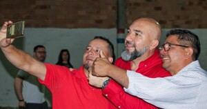 Arévalo quiso jurar como concejal de Lambaré, pero los funcionarios tomaron la Junta