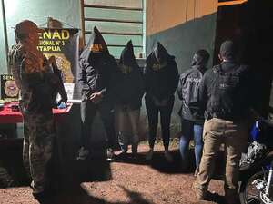 Incautan un revólver y droga tras detención de tres presuntos microtraficantes en Encarnación - Policiales - ABC Color