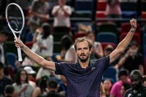 Medvedev supera a Tien, los calambres y a los fantasmas - Tenis - ABC Color