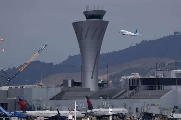 El “shutdown” comienza a impactar en los aeropuertos de Estados Unidos: retrasos y cancelaciones - Mundo - ABC Color