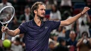 Medvedev supera a Tien y llega a cuartos