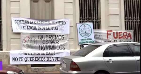 La Nación / Protestan por la reapertura del INDI en Asunción