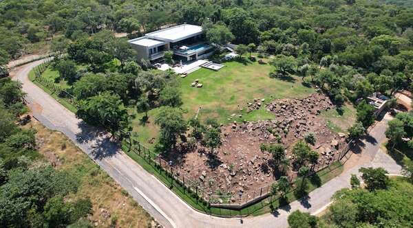 Peña debe explicar origen de fondos para mansión en San Ber, denuncian - Política - ABC Color