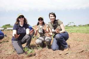 “Paraguay Planta” ilumina la Reserva Guarapi con 700 nuevos árboles  - Sociales - ABC Color