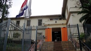 Cuestionada secretaria del Fonaress renunció al cargo