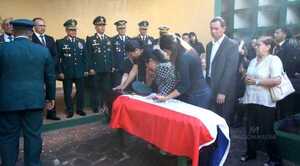 Aprueban ascenso póstumo para militar asesinado frente a la UNA - Noticiero Paraguay
