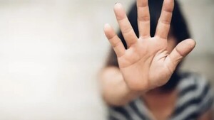 17 años de cárcel tras abusar y dar 4 hijos a su hija biológica