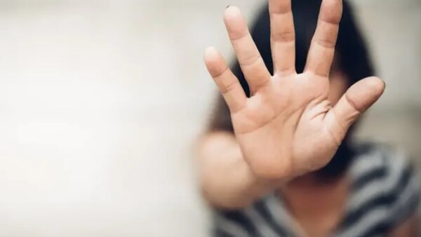 17 años de cárcel tras abusar y dar 4 hijos a su hija biológica
