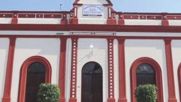 Investigan a profe por agredir a una alumnita