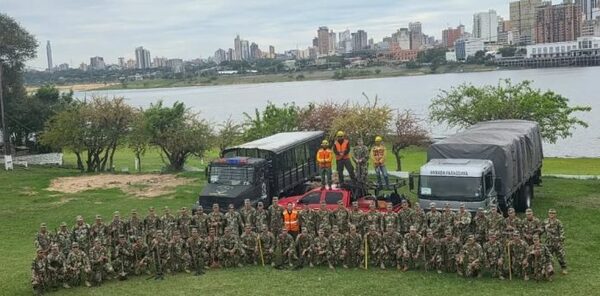 Armada Paraguaya incorpora 60 nuevos bomberos forestales