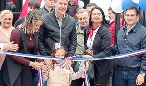 Peña entregó 18 viviendas a familias luqueñas •