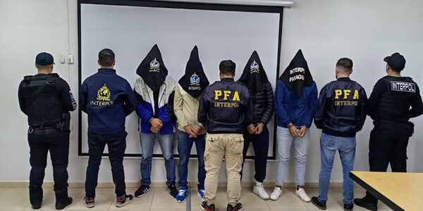 Extraditan a la Argentina a cuatro paraguayos acusados de violación y homicidio