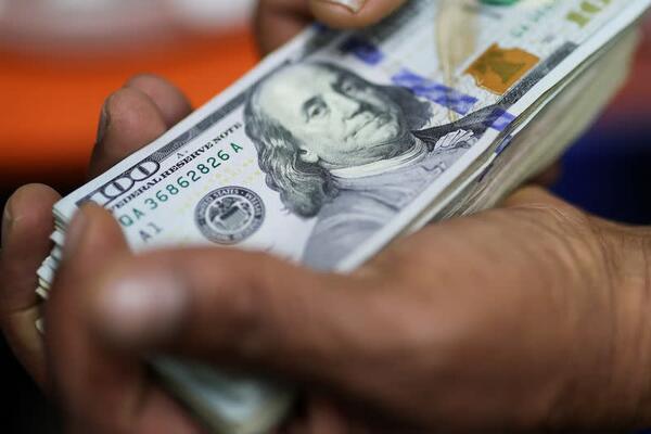 Estiman que el dólar podría cotizar a G. 7.100 para fin de año