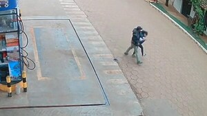 Brutal agresión en plena calle: hombre golpea a su pareja frente a una estación de servicios en Concepción