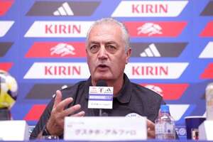 “Ejemplo de lucha y superación”: Gustavo Alfaro y el homenaje a Miguel Ángel Russo - Selección Paraguaya - ABC Color