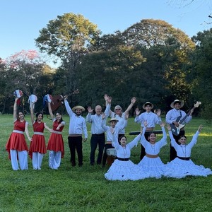 Bailarines paraguayos impresionaron en Canadá con su destreza | Unicanal