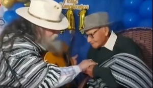 Excombatiente recibe una emotiva serenata por sus 111 años - Concepción al Día