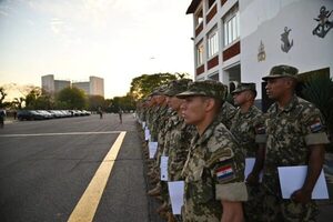 Egresan unos 60 nuevos bomberos forestales de las FFAA