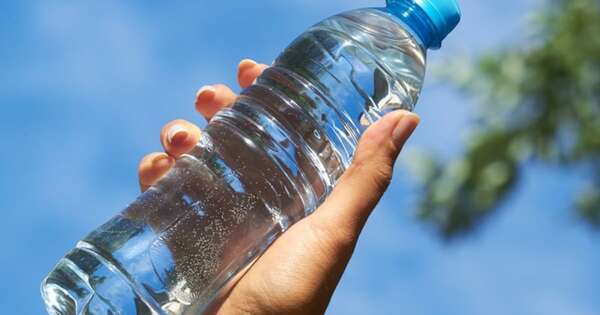 Diario HOY | Analizan proyecto de ley que impulsa control obligatorio del agua embotellada