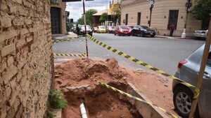 Peligro a cada paso: Veredas en mal estado en Asunción ponen en riesgo a los transeúntes