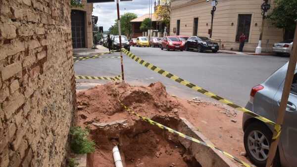 Peligro a cada paso: Veredas en mal estado en Asunción ponen en riesgo a los transeúntes