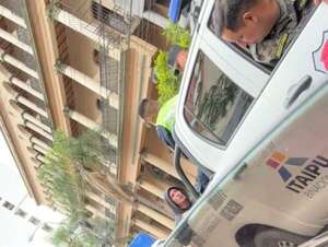 Video: “serenata” en carrocería de patrullera se hace viral - Nacionales - ABC Color