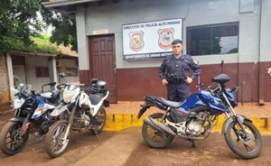 Recuperan motocicleta tras persecución 