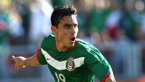 Se complica la situación de Omar Bravo