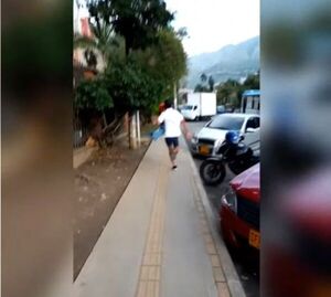 Popular / ¡Ndi! Arriero en bóxer pidió socorro a los polis tras caer en una trampa sexual