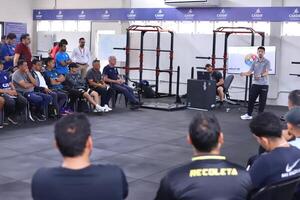 Con el propósito de seguir adquiriendo conocimientos en la formación de los futbolistas