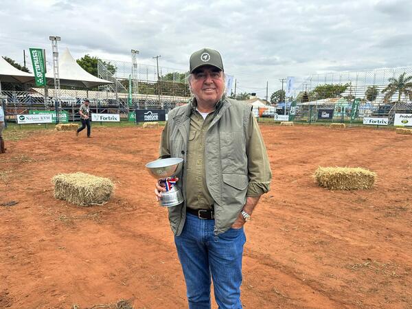 Velilla: “Antes de pensar en levantar la vacunación, tenemos que mejorar la eficiencia y producir más terneros”