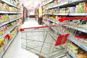 El bolsillo no siente la baja de la inflación y del dólar