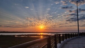 Viernes cálido a caluroso y fin de semana con posibles lluvias y tormentas eléctricas