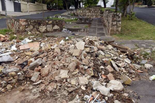 “Herencia” de Nenecho: Paseo central de avenida Estados Unidos, en ruinas - Nacionales - ABC Color